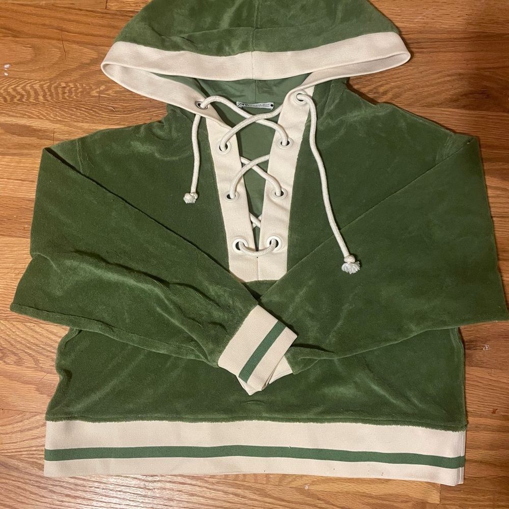 Zara Green and Cream Lace-Up Crop Top